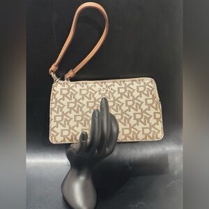 DKNY Logo Print Zip Wallet/Wristlet – Neutral